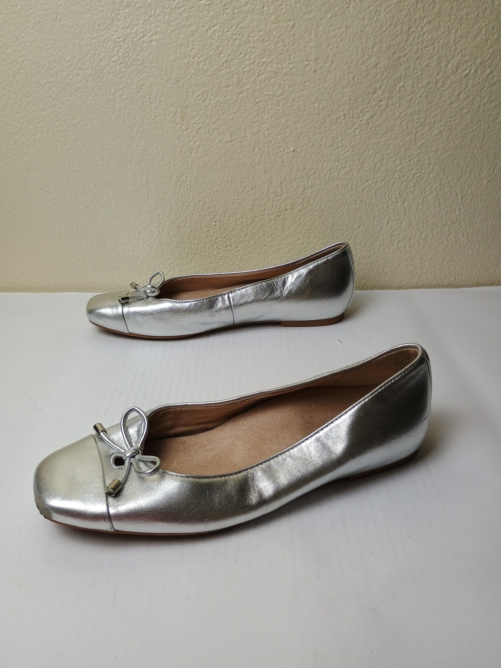 Vionic Klara Size 8 Silver Metallic Bow Ballet Flats Square Toe Orthotic Insert